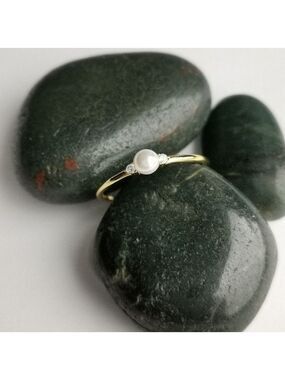 14k gold vermeil ring with pearl  cz size 5 stacking ring 🆕